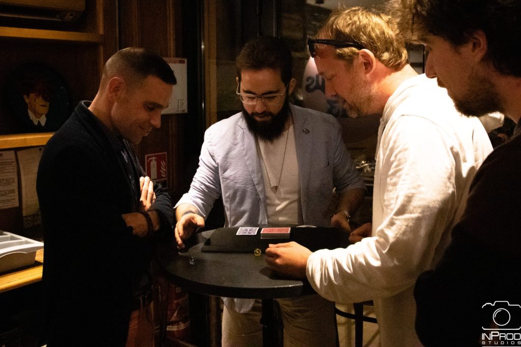 Florian Samain, magie de salon durant un afterwork d'ancien élèves Grenoble INP