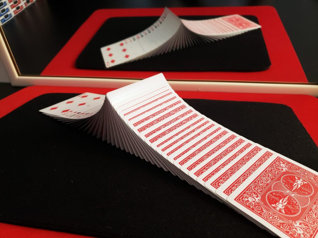 Photo d'un spread de cartes par Florian Samain, magicien proposant des animations sur des événements d'association