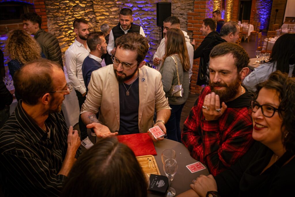 Florian Samain, magicien close-up en événement d'entreprise